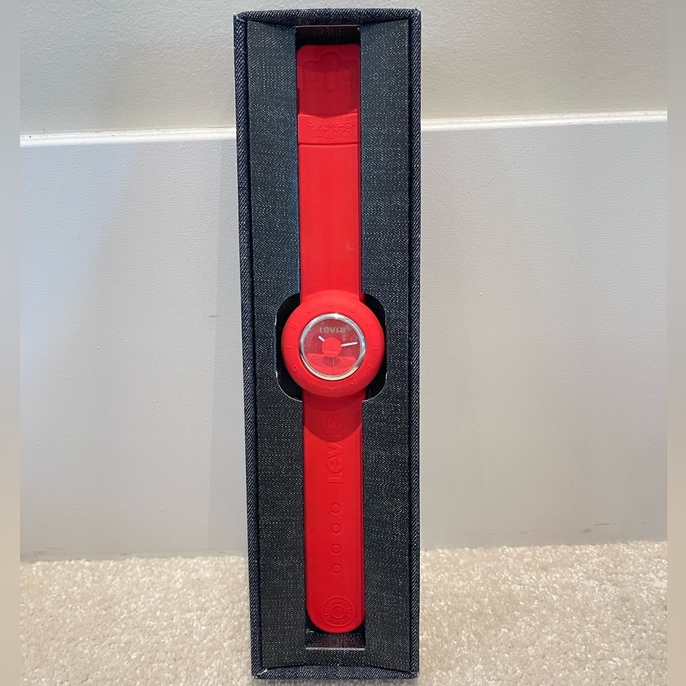 Levi's LTG06 series in red